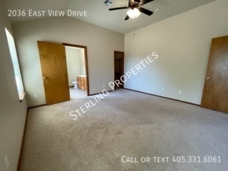 Building Photo - 2036 E View Dr