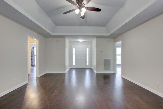 Building Photo - 3 bed 2 bath w sweet basement.  Go