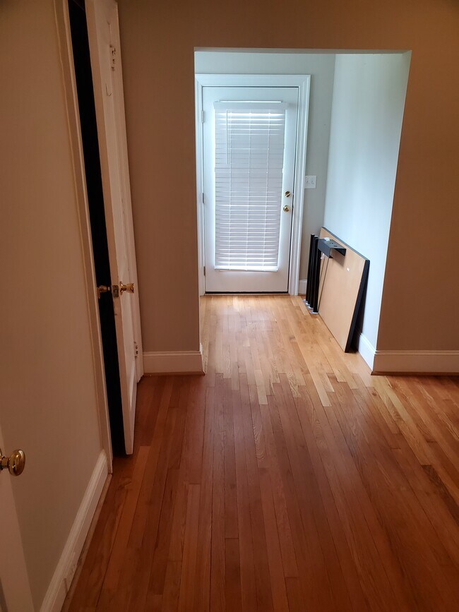 Building Photo - 2100 Sherwood St