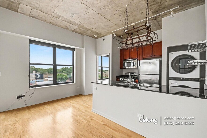 Building Photo - 1122 W Catalpa Ave