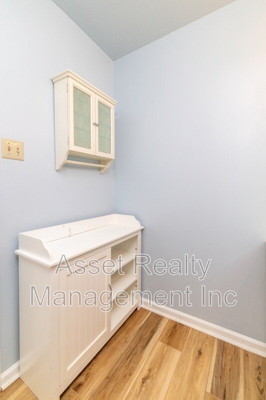 Building Photo - 136 Durwood Rd