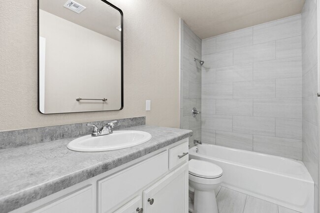 Building Photo - Fully Renovated 3 Bedroom Duplex in the heart of Broken Arrow