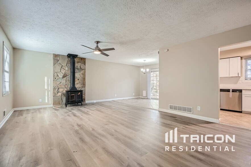 Building Photo - 155 Rock Garden Terrace N W
