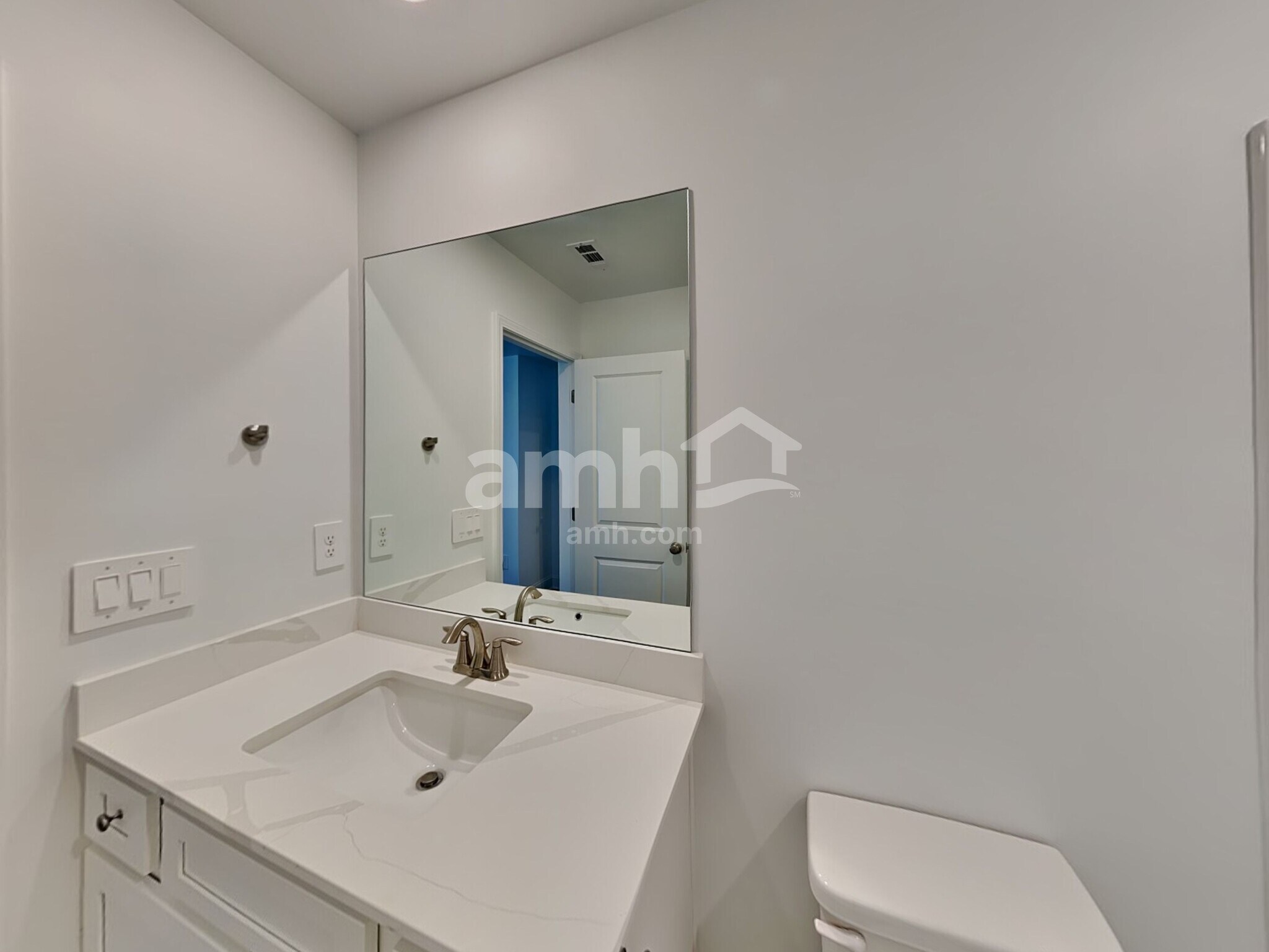 Building Photo - 104 Punderson Dr