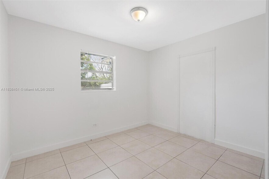 Building Photo - 700 SW 67th Ave