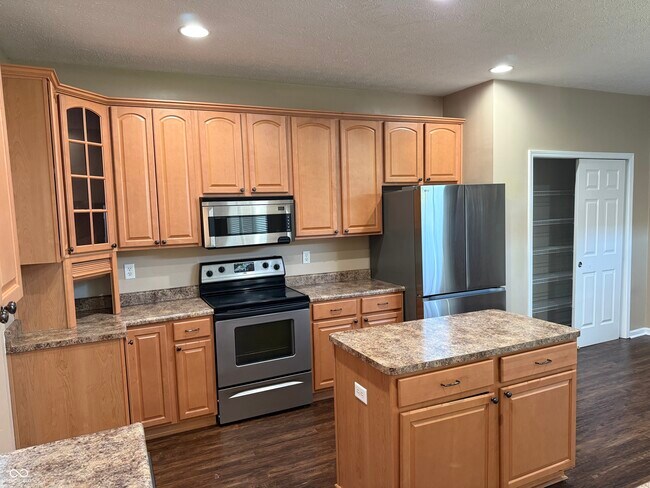 Building Photo - 1055 Woodfield Ct