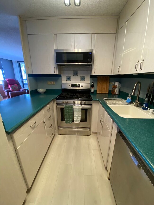 Building Photo - All Utilities Included in Furnished 2 Bed,...