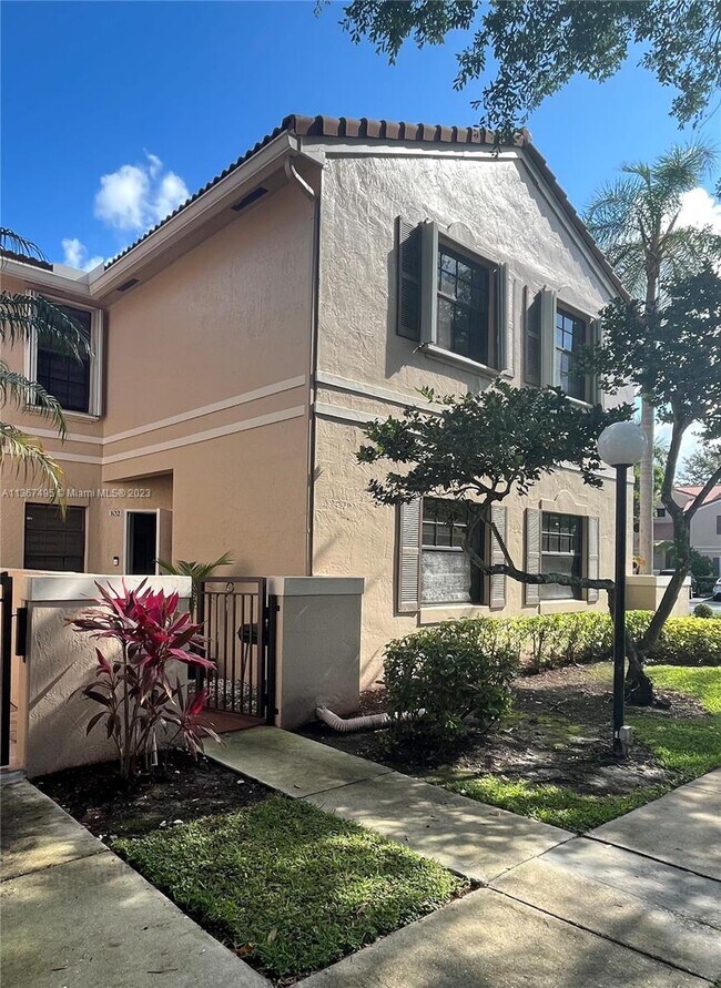 Building Photo - 402 SW 158th Ter