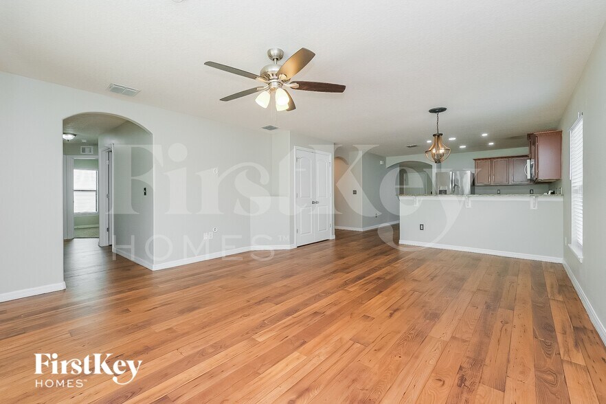 Building Photo - 11867 Thicket Wood Dr