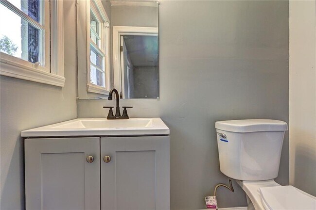 Building Photo - 970 Oglethorpe Ave