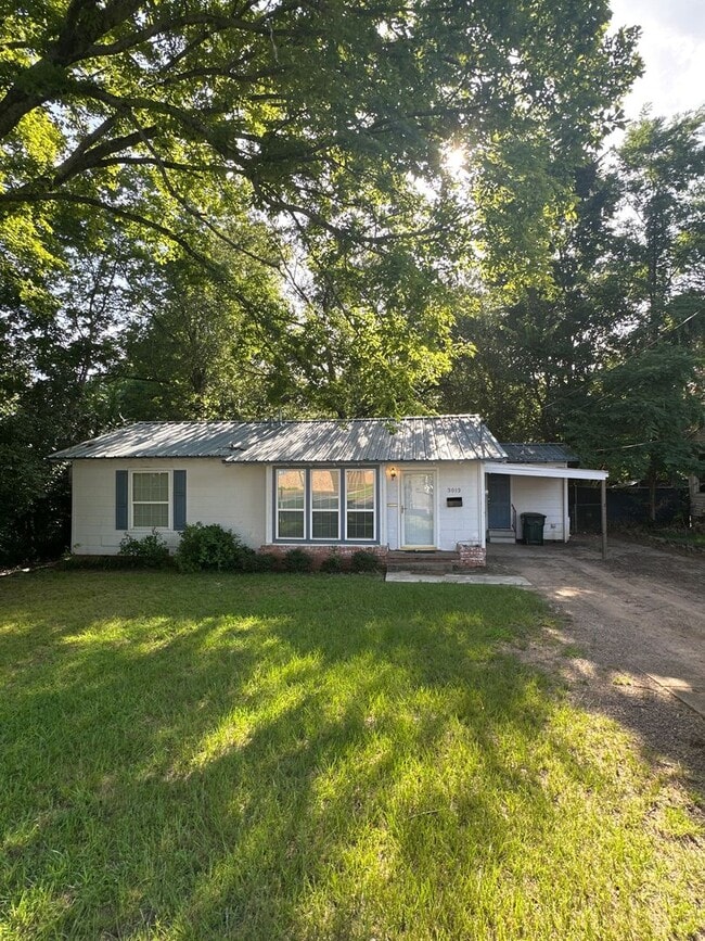 Building Photo - Cute 2/2/1 in the heart of Pollard Park area!