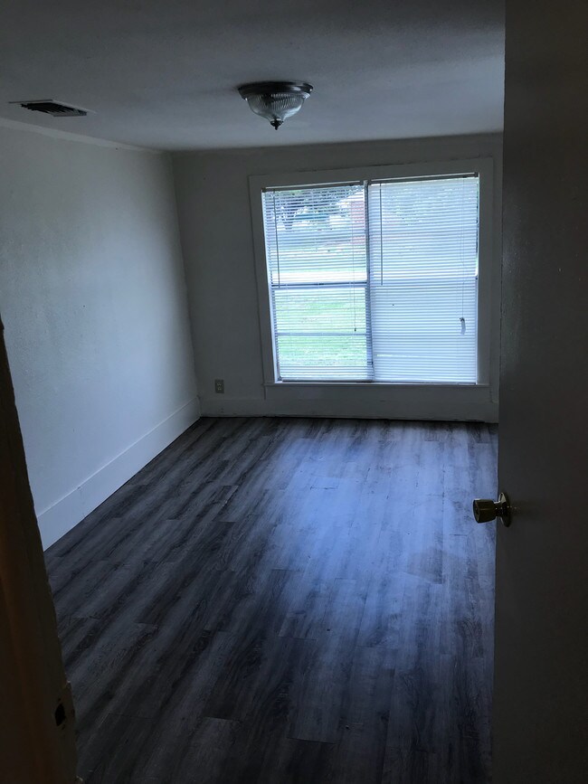 Building Photo - 201 N Main St