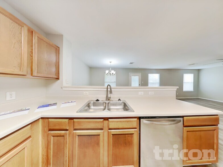 Building Photo - 2910 Candleside Dr