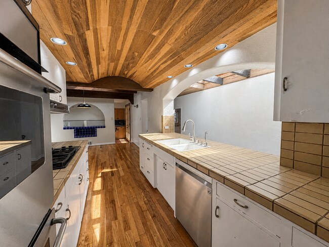 Building Photo - 352 Glen Ellen Dr