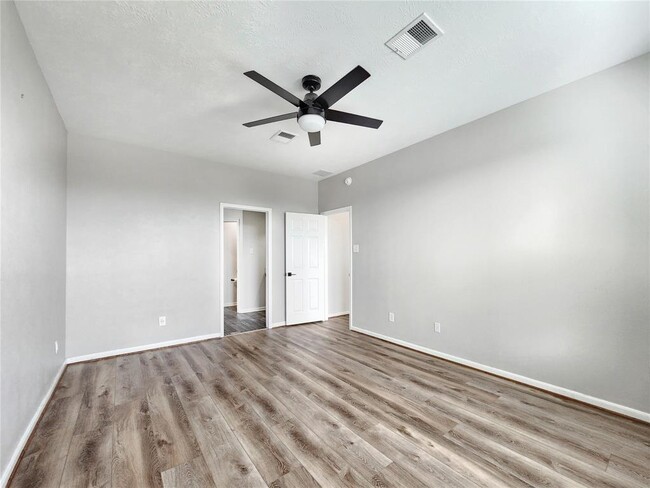 Building Photo - 21827 Sierra Long Dr