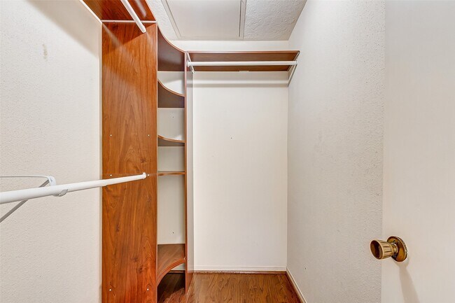 Building Photo - 7350 Kirby Dr