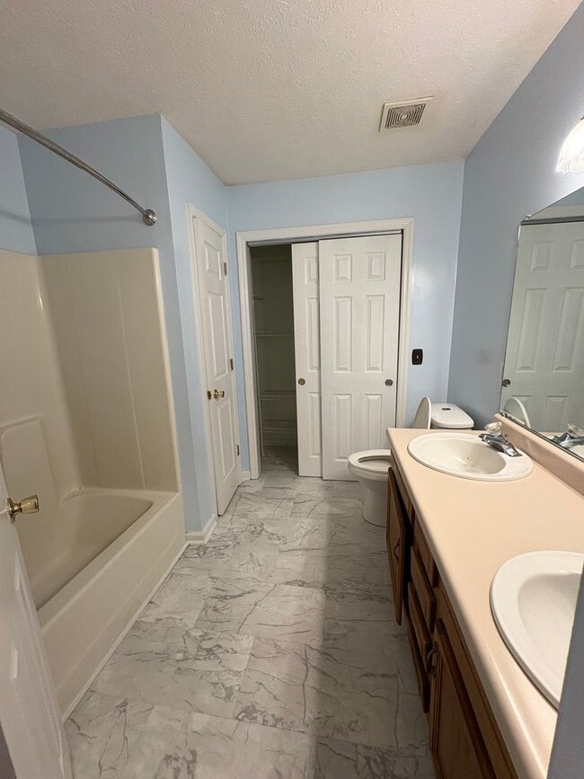 Building Photo - Spacious 3-Bedroom, 2-Bath Home!