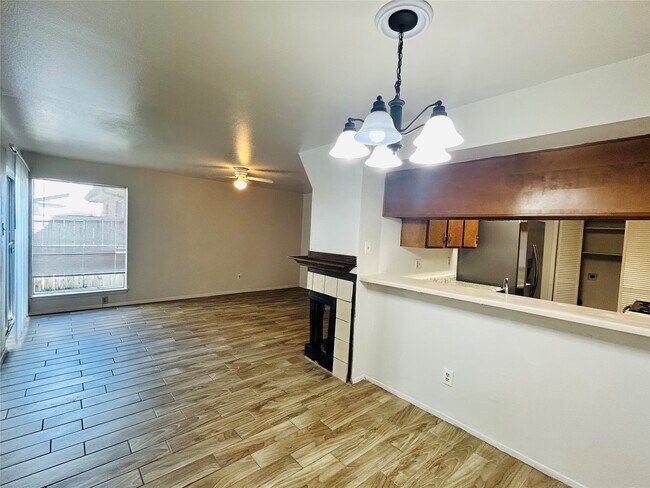 Building Photo - 8030 Sands Point Dr