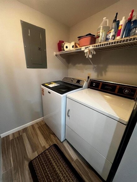 Building Photo - 408 Pine Glen Ln