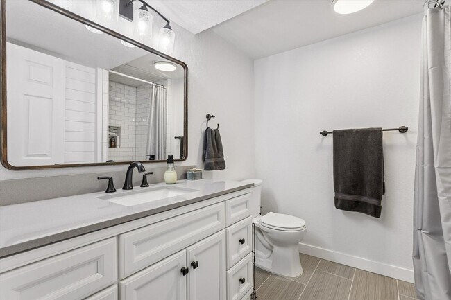 Building Photo - Low-Maintenance Upgraded 3-Bedroom Home Near Downtown Loveland