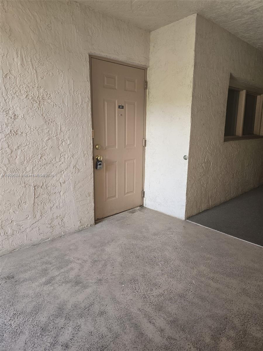 Building Photo - 4705 SW 62nd Ave