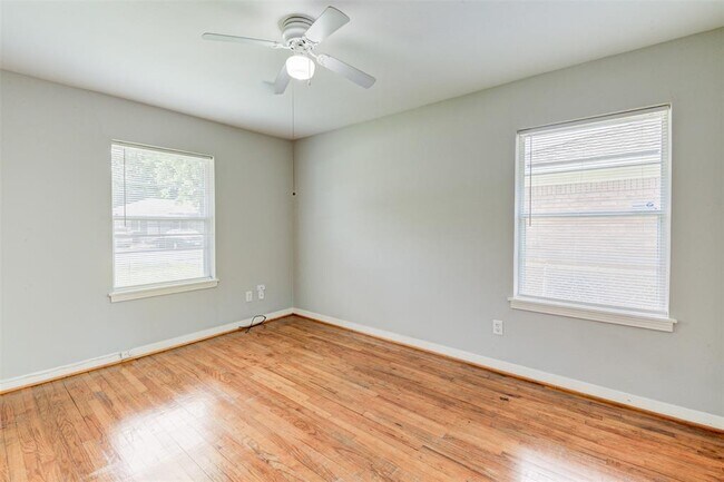 Building Photo - 5907 Nelwyn St