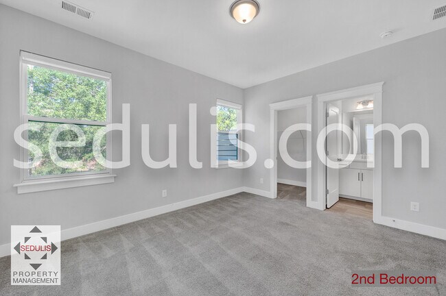 Building Photo - 4555 Mixson Ave