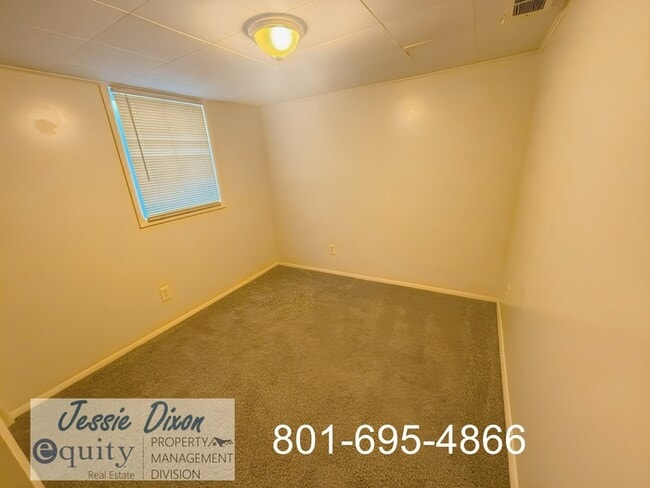 Building Photo - 124 N Main St