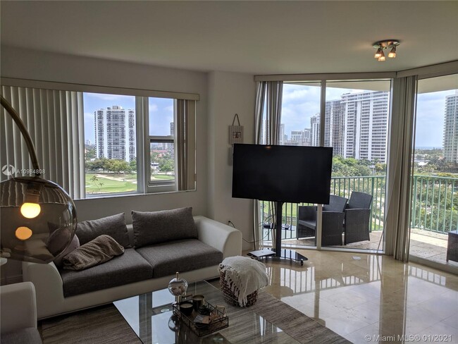 Building Photo - 20000 E Country Club Dr