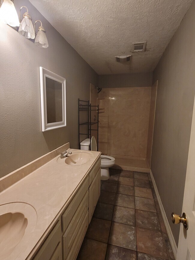 Building Photo - 1 Briar Oak Cir