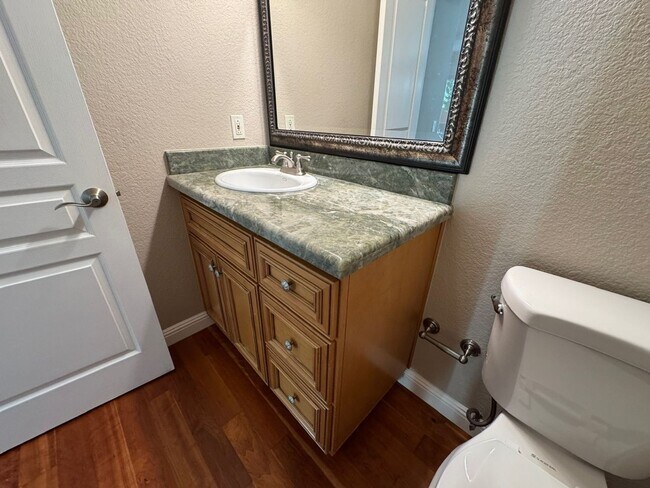 Building Photo - Fully remodeled home, Pet friendly with A/...
