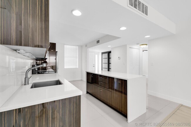 Building Photo - 2768 Carambola Cir S
