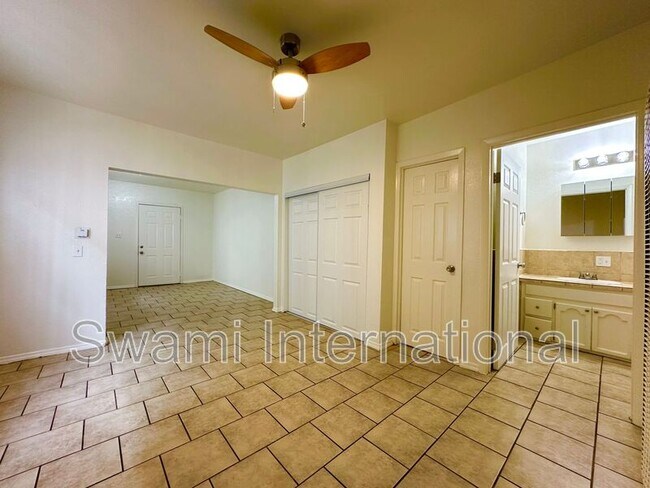 Building Photo - 1733 1/2 E. 63rd St.