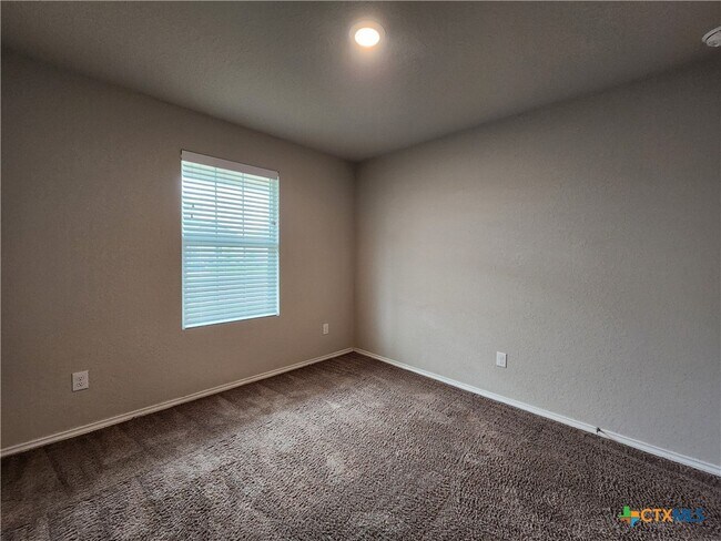 Building Photo - 522 Blue Stem Rd