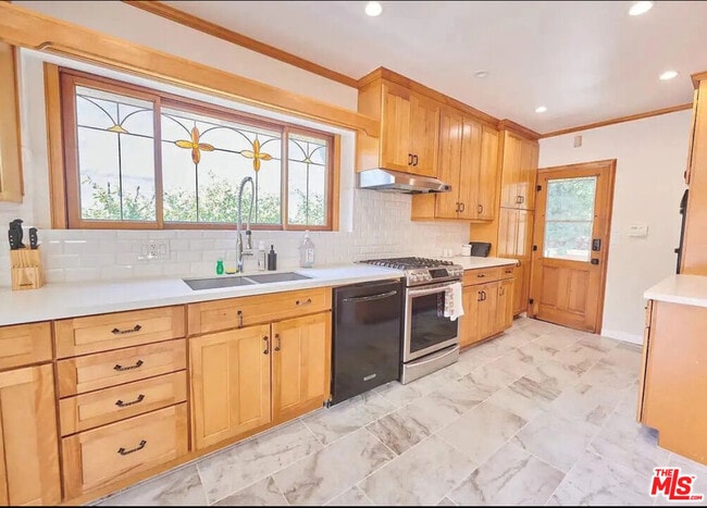 Building Photo - 1522 Pandora Ave