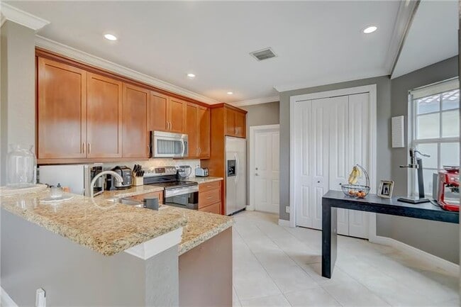 Building Photo - 1109 NE 16th Ave