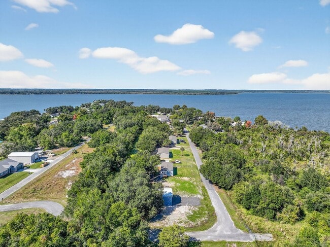 Building Photo - Brand-New Home on Canal to Lake Griffin – Available Now!