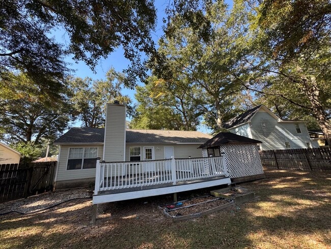 Building Photo - GREAT COMMUTE LOCATION!