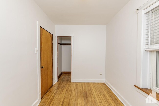 Building Photo - 2 bedroom in Chicago IL 60618