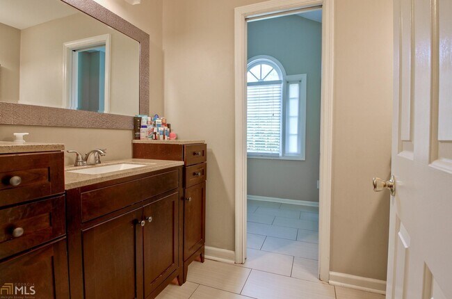 Building Photo - 208 Wysteria Ct