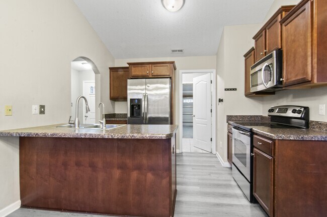 Building Photo - 752 Radiant Dr