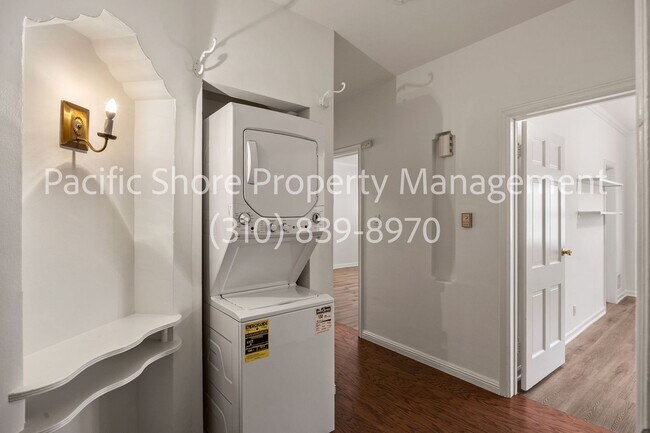 Building Photo - 458 S Roxbury Dr