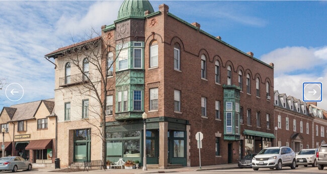 Building Photo - 622 N Western Ave