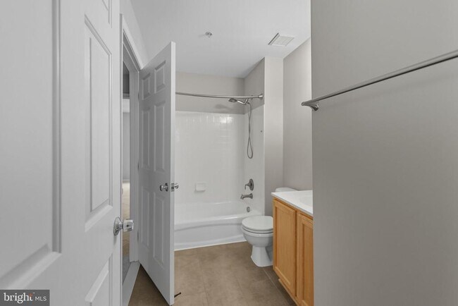 Building Photo - 2714 Manhattan Pl