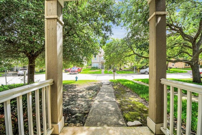 Building Photo - 23859 Pebworth Pl