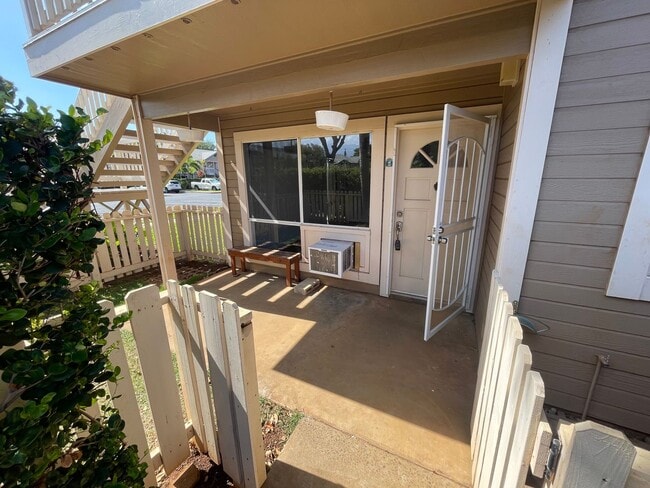 Building Photo - 2 Bed/ 1Bath Unfurnished Upgraded Ground Floor Southpointe Unit with a Yard + 2 Parking Spaces