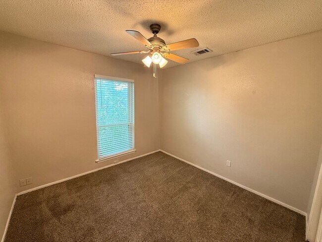 Building Photo - Large lot With Mature Trees and a Spacious...