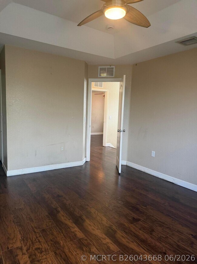 Building Photo - 1121 Shoma Dr