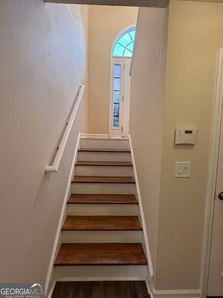 Building Photo - 175 River N Ct