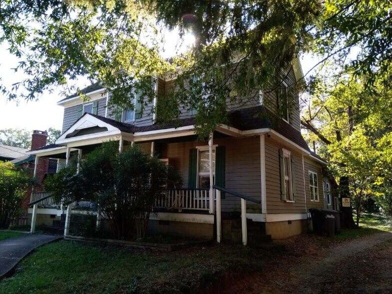 MULTI RESIDENTAIL APARTMENT BUILDING - 219 West Bell Street